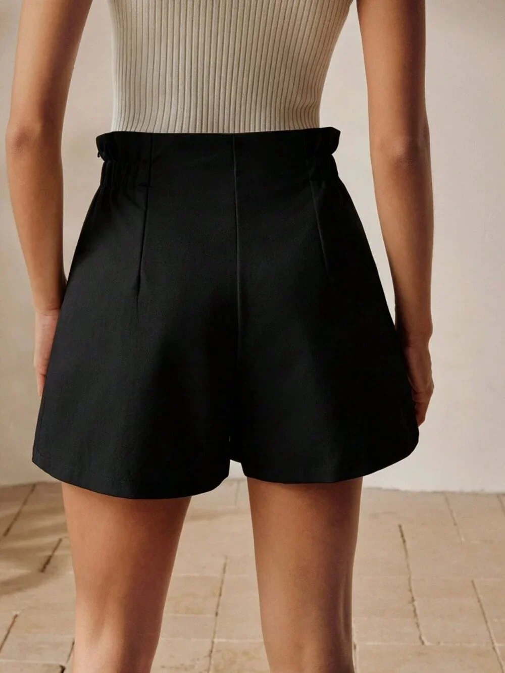 Black Casual Women's High-Waist Asymmetric Inverted Pleat Versatile Shorts